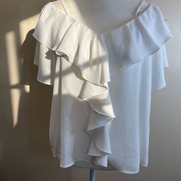 The Room| Cascading| Ruffle| Cold shoulder| Lightweight| large - Picture 1 of 15